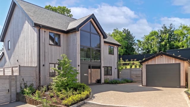 Exterior listing photo